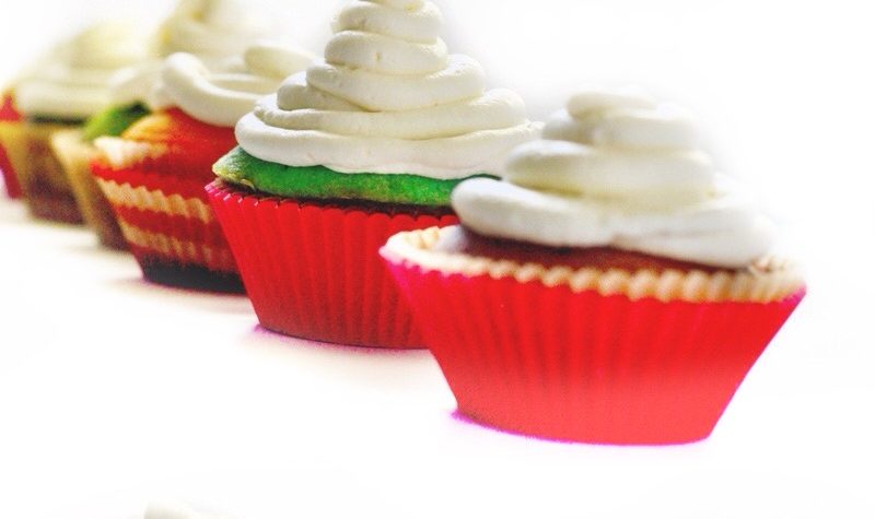 cupcakes decorated with simple to do methods