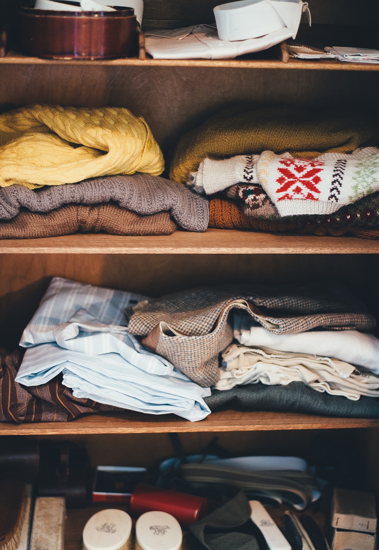 wardrobe organization closet clean organize clothes 